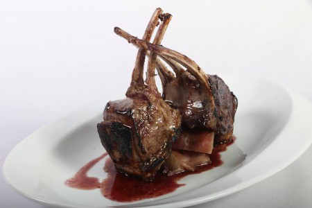 Chuleta Francesa de Cordero en Reducción de Carmenere